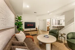 Cozy 2 Bedroom Basement in Sunnyside - Image 2