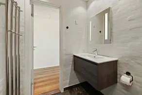 Newly renovated apartment by the sea - Image 5