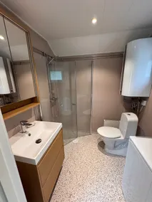 Newly-renovated guest house with patio - Image 2