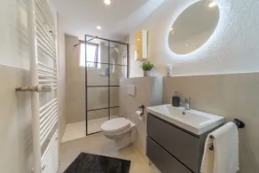 Modern apartment with castle & Rhine views for 2 - Image 3