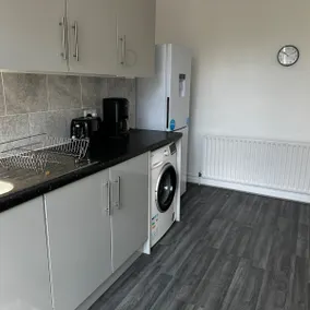 3 bedroom near Wimbledon, outdoor courtyard - Image 5