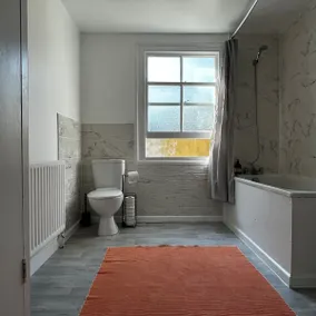 3 bedroom near Wimbledon, outdoor courtyard - Image 3