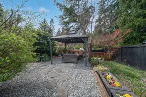Large 2 bedroom suite with backyard - Image 2