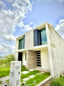 Beautiful, safe, private residential house with an open space - Image 2