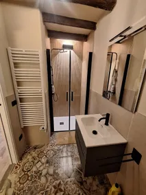 Large Room with Modern Bathroom - Image 3