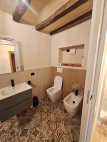 Large Room with Modern Bathroom - Image 4