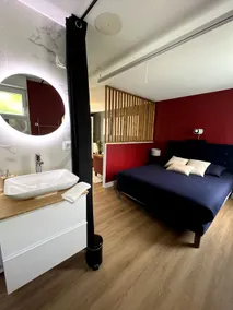 Rohmer Suite – Video Projector and Intimate Cocoon - Image 2
