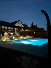 House with Pool and Jacuzzi - Image 4