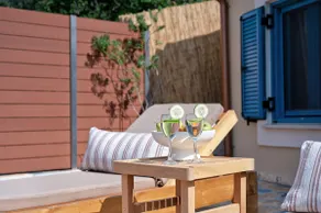 Amici Cottage with Outdoor Jacuzzi - Image 2