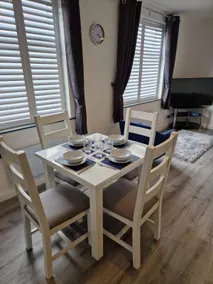 Modern flat in Oldham - contractor friendly Flat 2 - Image 2