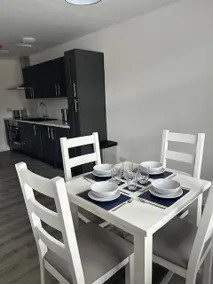 Modern flat in Oldham - contractor friendly Flat 2 - Image 5