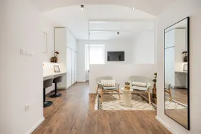 No 9 - 3 Suites, 3 Private Bathrooms and Parking - Image 3