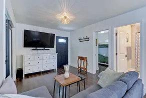 Newly Redone 3 bedroom home in the Heart of LB - Image 5