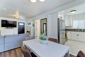 Newly Redone 3 bedroom home in the Heart of LB - Image 2