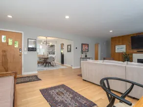 Stylish 2-Bed Ranch Open Layout - Image 5