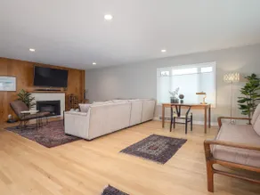 Stylish 2-Bed Ranch Open Layout - Image 2