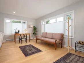 Stylish 2-Bed Ranch Open Layout - Image 3
