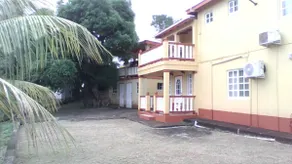 DJ's 3 bedrooms Guest House - Image 4