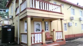 DJ's 3 bedrooms Guest House - Image 3