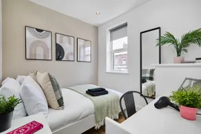 Modern Hotel-Style Suite in Leeds - Image 3