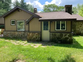 Charming Creekside Hobbit House - Image 3