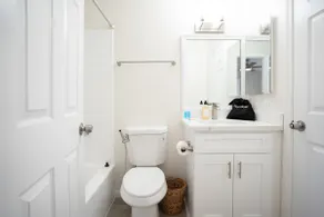 Pet Friendly 4BR Prime Location - Image 4