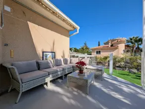 Large renovated Holiday House with private pool - Image 5