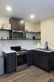 Cozy Studio Apartment - Image 5
