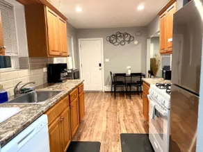 Cozy 1BR Retreat | Near Transit, Dining & Parking! - Image 5