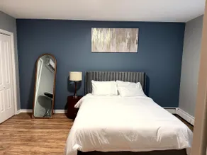 Cozy 1BR Retreat | Near Transit, Dining & Parking! - Image 3