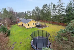 Cottage with large wooden terrace - Image 4