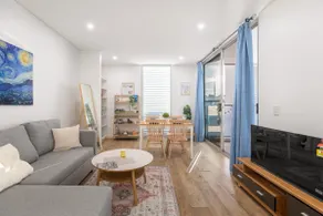 Stylish Comfort 1BR Apt w free P - Image 2