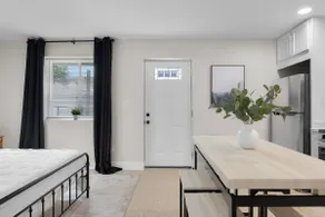 Walkable Studio No Stairs Patio - Image 4