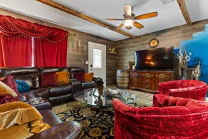 Deep Sea Den w/Game Room ~6 min to Stadium & DT - Image 2