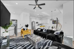 The Beehive - 3BR Getaway Home Near DT H-Town - Image 4