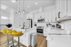 The Beehive - 3BR Getaway Home Near DT H-Town - Image 3