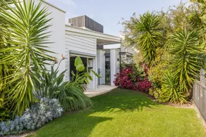 Vogue Design Footpath to the beach - Image 3