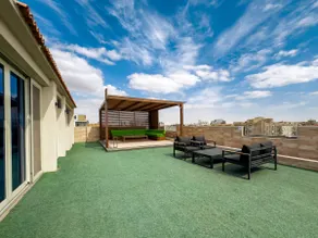 Luxury Penthouse + 160m² Rooftop - Image 3