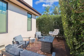 Chic Oasis in NoHo | Family-Friendly |Free Parking - Image 4