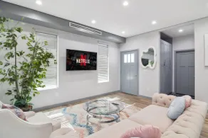 Chic Oasis in NoHo | Family-Friendly |Free Parking - Image 3