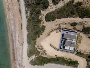 Beachfront Villa Fteri - Image 3