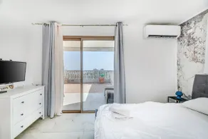 Richmond Estate - Penthouse with Heated Pool on the Premises - Image 2