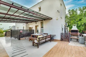 Richmond Estate - Penthouse with Heated Pool on the Premises - Image 5