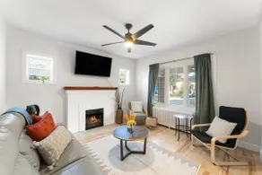 Central Golden Triangle Oasis: Stylish 2+1 BD - Image 4