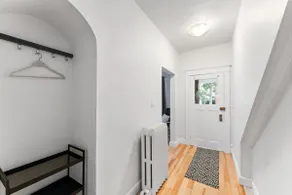 Central Golden Triangle Oasis: Stylish 2+1 BD - Image 3