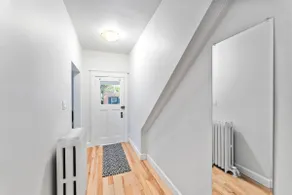 Central Golden Triangle Oasis: Stylish 2+1 BD - Image 5