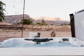 Sunset Lounge South+Hot Tub - Image 4