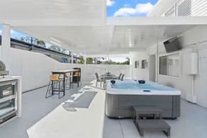 White Haven | Sleeps 13,Spa, Fire Pit & Pizza Oven - Image 3