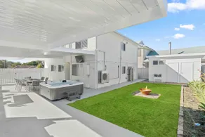 White Haven | Sleeps 13,Spa, Fire Pit & Pizza Oven - Image 4