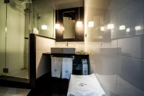 La Plaza, Standard Studio 403 - Image 4